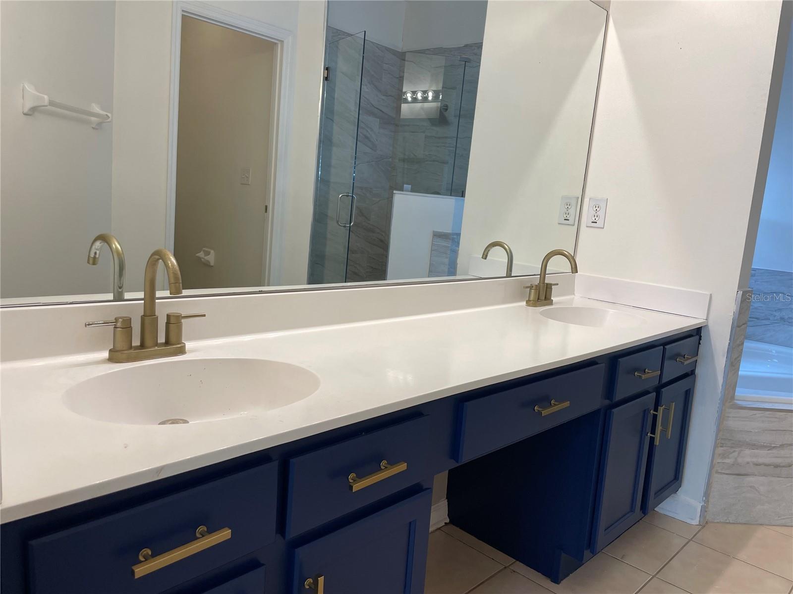 Image 13 of 29 For 405 Ridgeway Boulevard