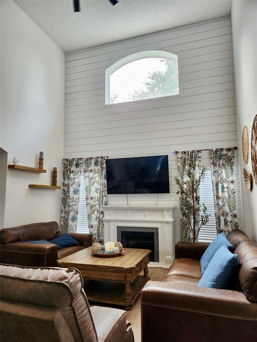 Image 4 of 15 For 1321 Rebecca Drive