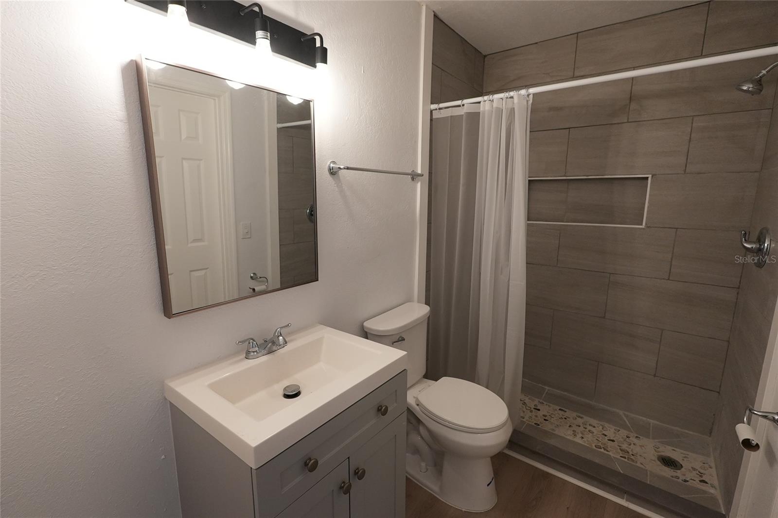 Image 12 of 21 For 413 Fountainhead Circle 125