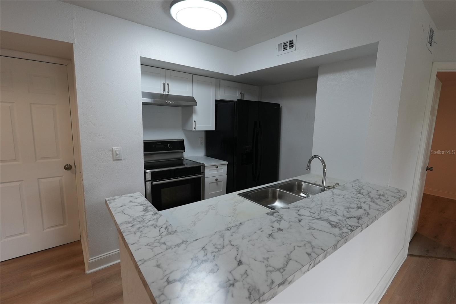 Image 4 of 21 For 413 Fountainhead Circle 125