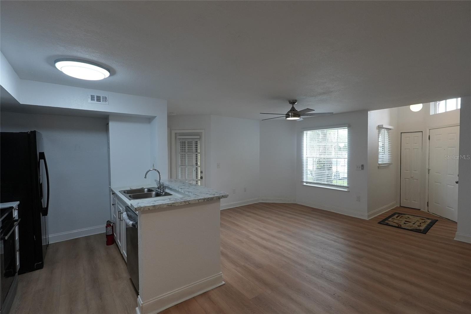 Image 7 of 21 For 413 Fountainhead Circle 125