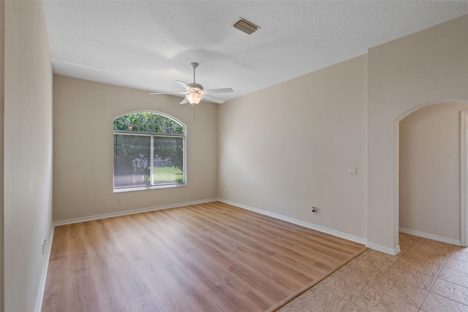 Image 10 of 47 For 26908 Honeymoon Avenue