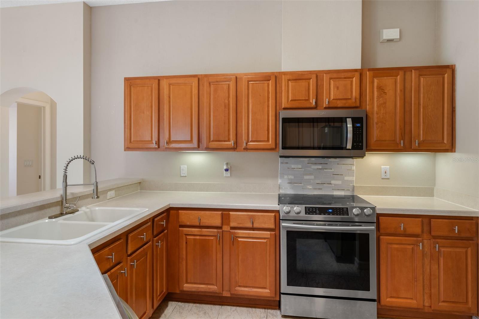 Image 13 of 47 For 26908 Honeymoon Avenue