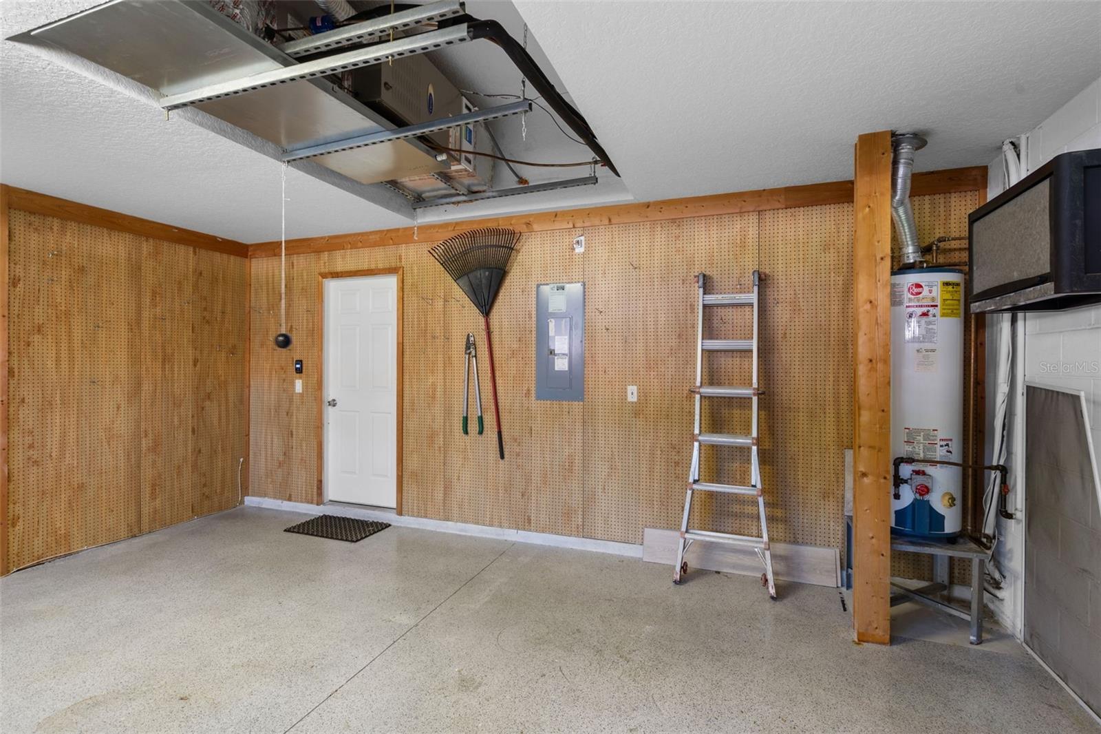 Image 28 of 47 For 26908 Honeymoon Avenue