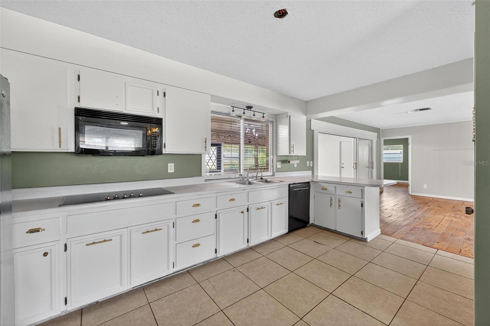 Image 14 of 56 For 730 Oak Drive