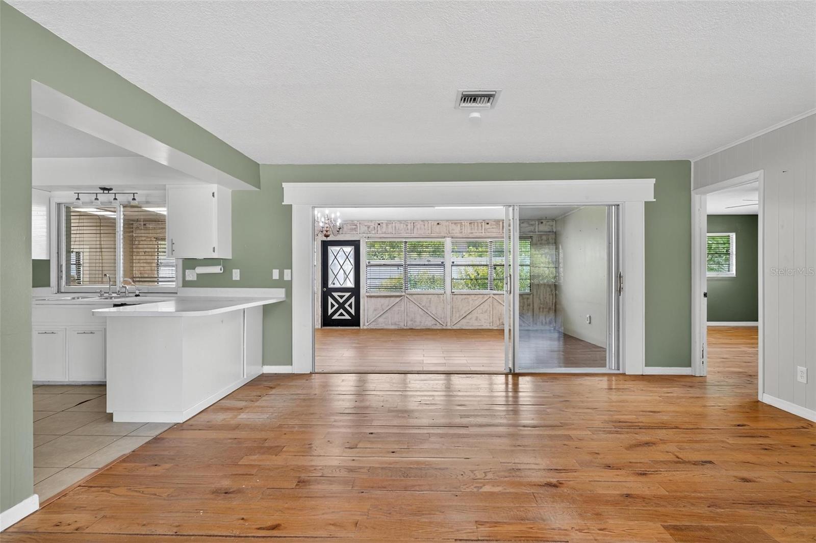 Image 19 of 56 For 730 Oak Drive