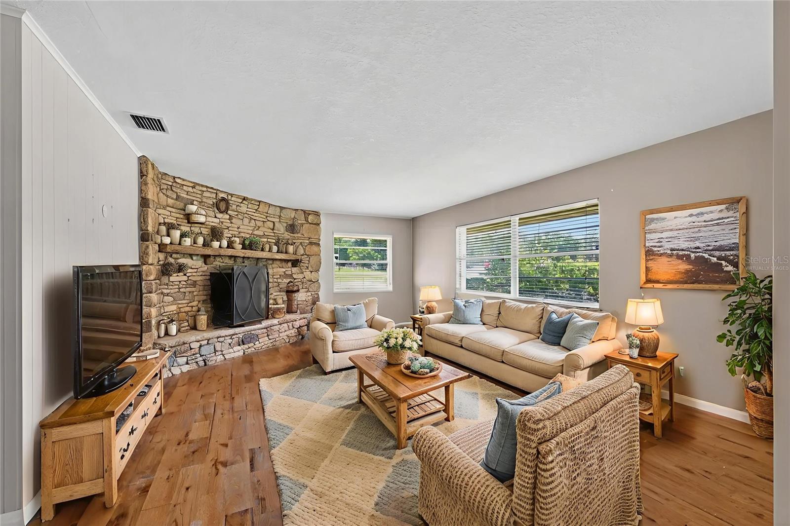 Image 5 of 56 For 730 Oak Drive