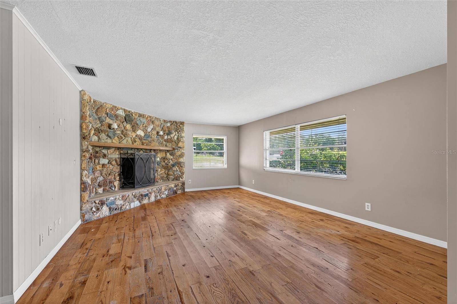 Image 6 of 56 For 730 Oak Drive