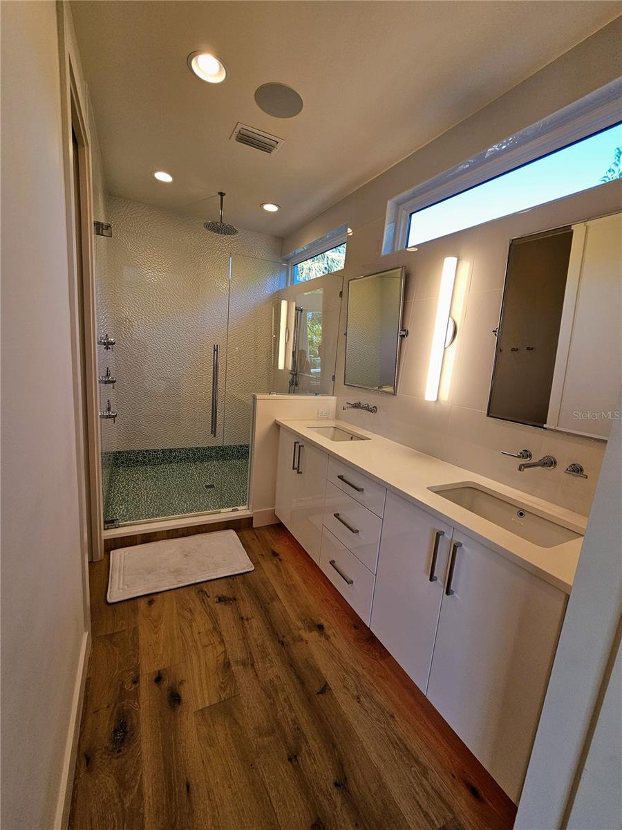 Image 12 of 54 For 2408 Nassau Street