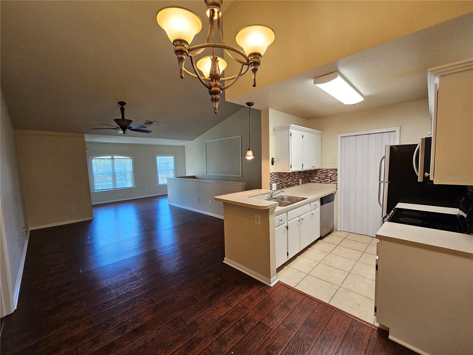 Image 17 of 44 For 6548 Swissco Drive 62