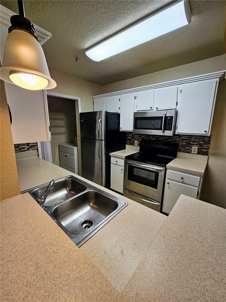 Image 18 of 44 For 6548 Swissco Drive 62