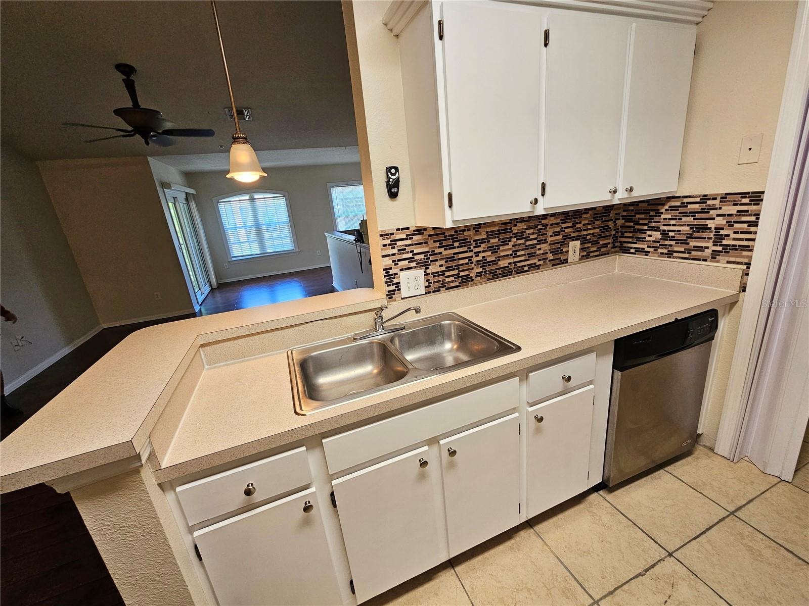 Image 21 of 44 For 6548 Swissco Drive 62