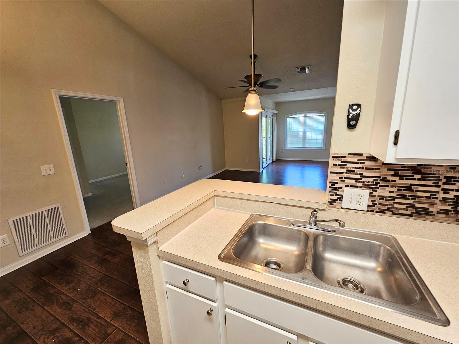 Image 22 of 44 For 6548 Swissco Drive 62