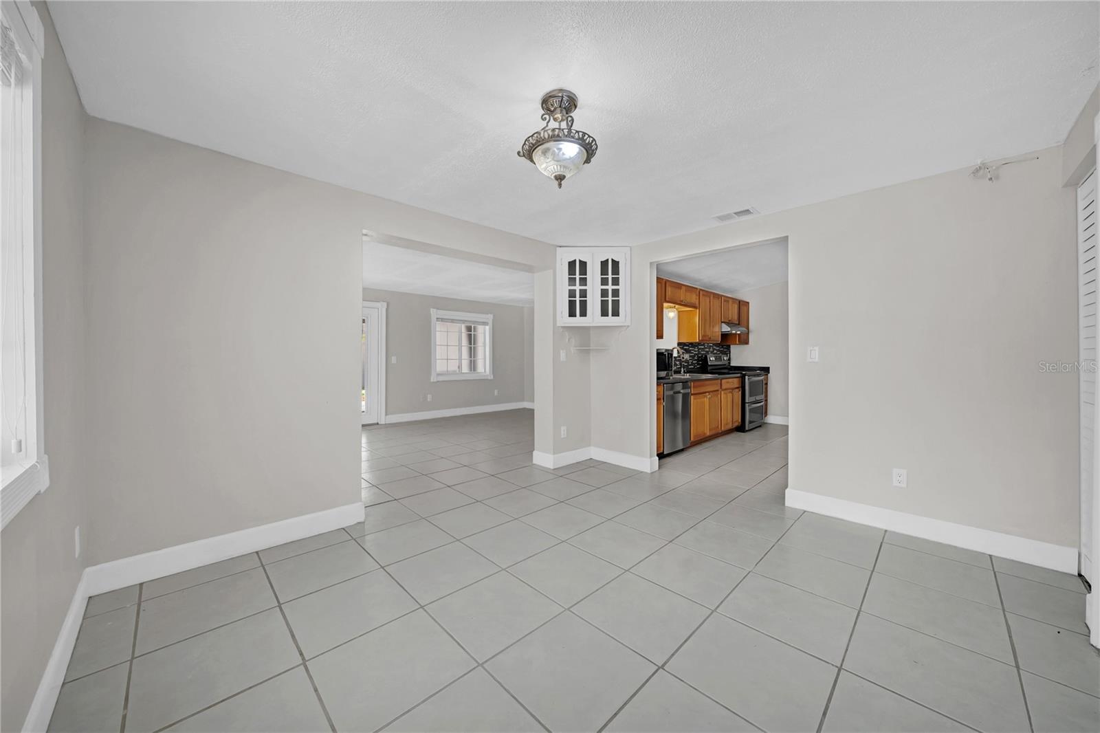Image 14 of 35 For 1352 Foxwood Drive