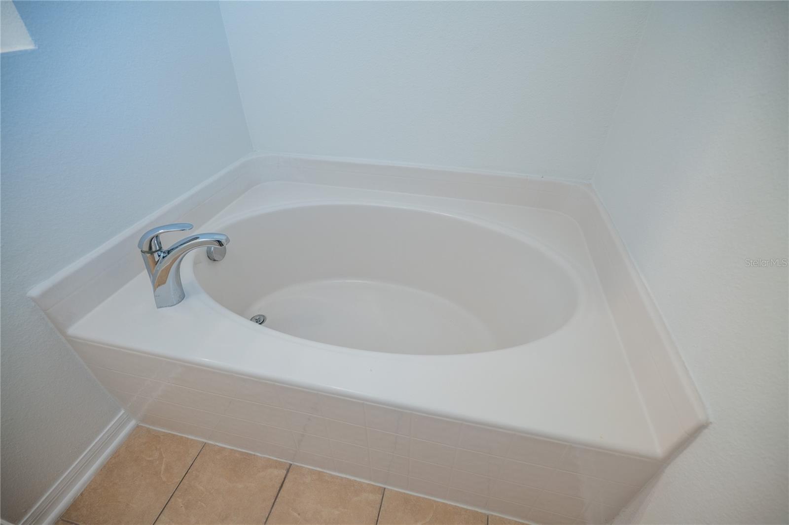 Image 18 of 24 For 2123 Anoka Way