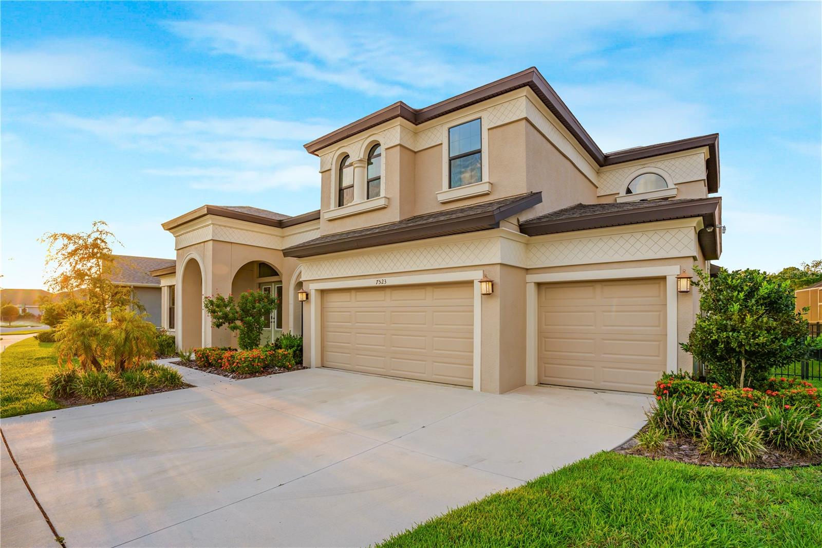 Image 15 of 51 For 7523 Paradiso Drive