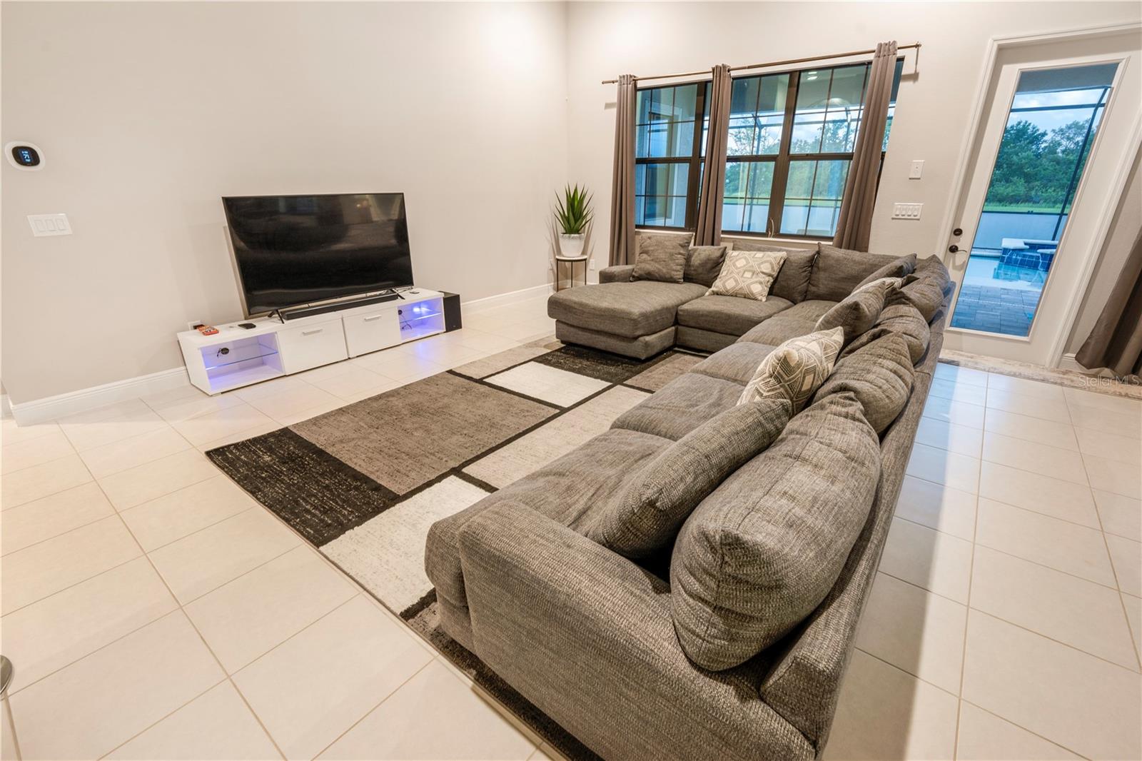 Image 18 of 51 For 7523 Paradiso Drive