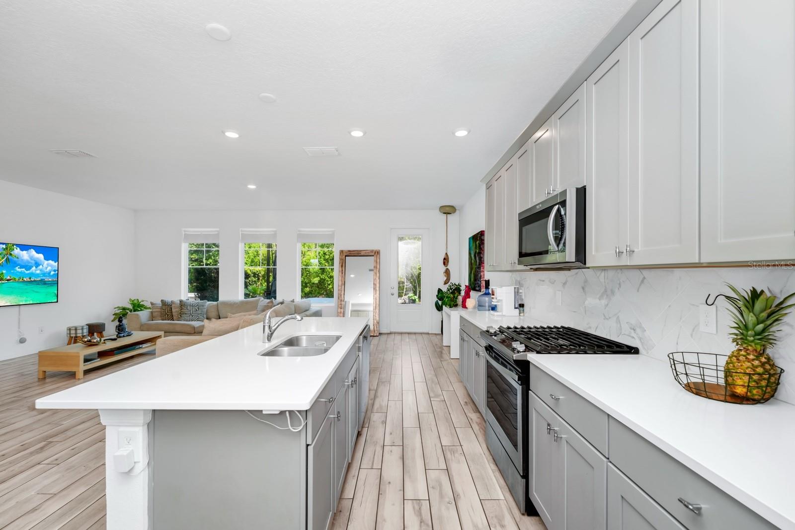 Image 15 of 56 For 652 Benoi Drive