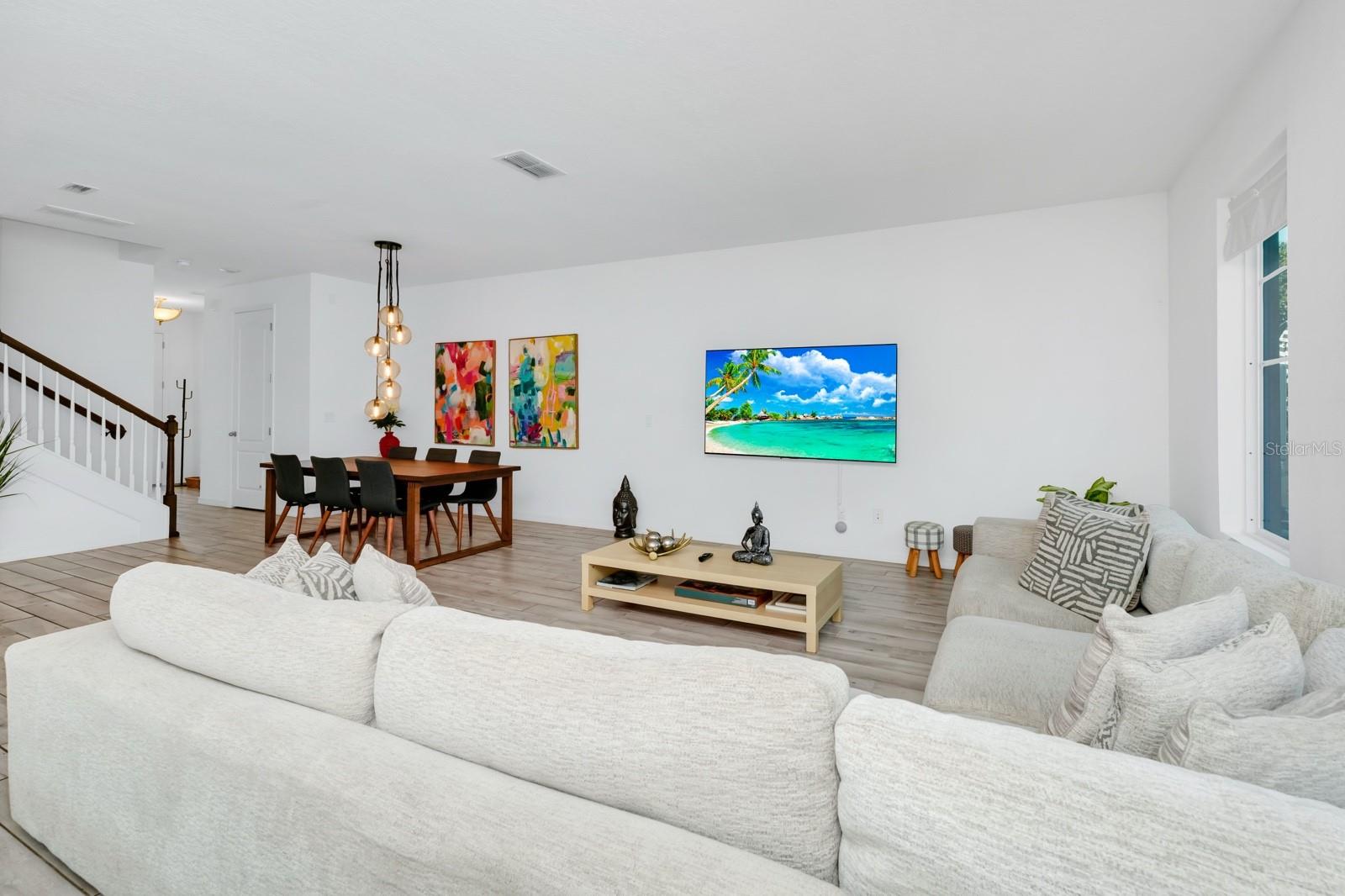 Image 16 of 56 For 652 Benoi Drive