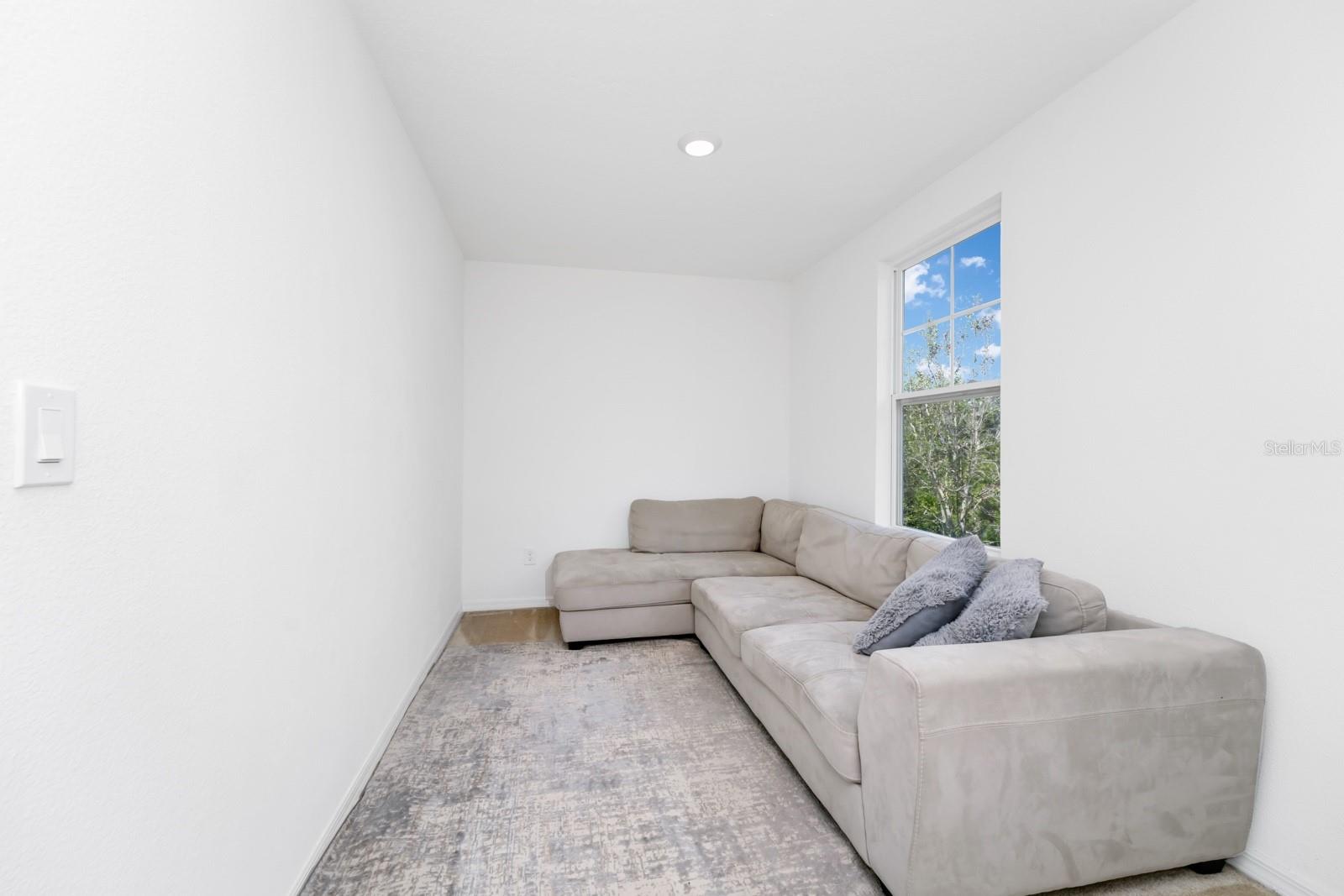 Image 21 of 56 For 652 Benoi Drive