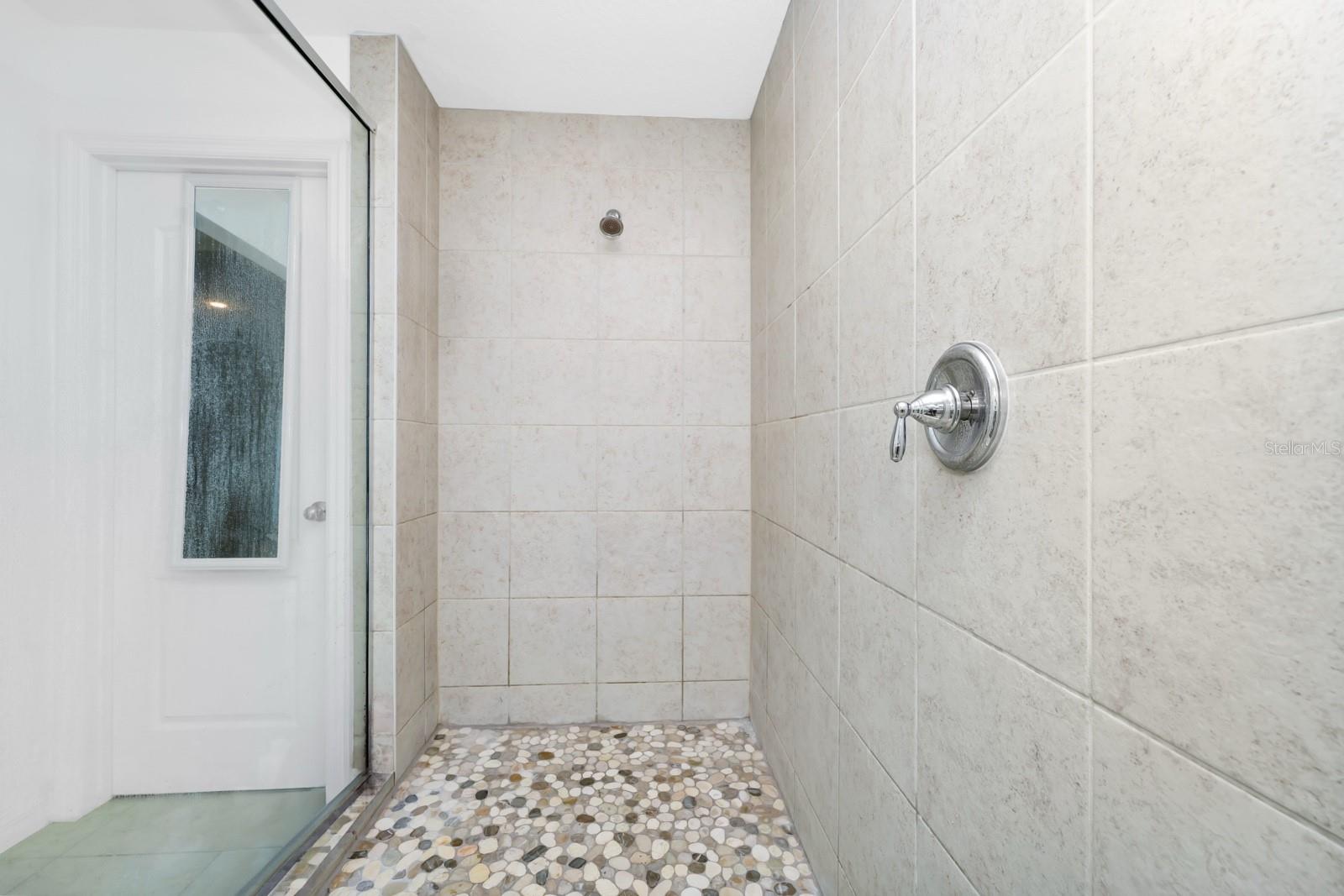 Image 25 of 56 For 652 Benoi Drive