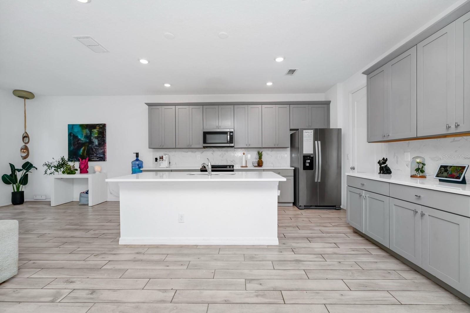 Image 8 of 56 For 652 Benoi Drive