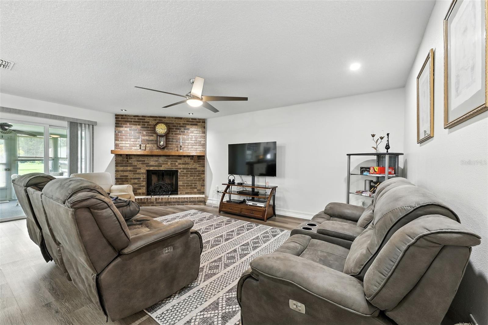 Image 3 of 18 For 322 Double Diamond Drive