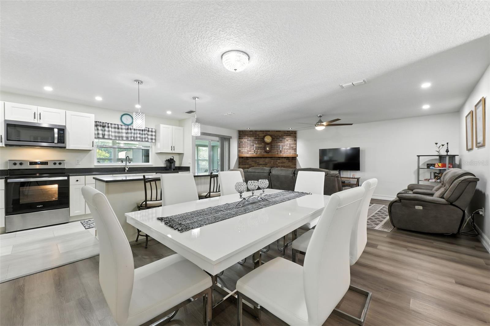 Image 4 of 18 For 322 Double Diamond Drive
