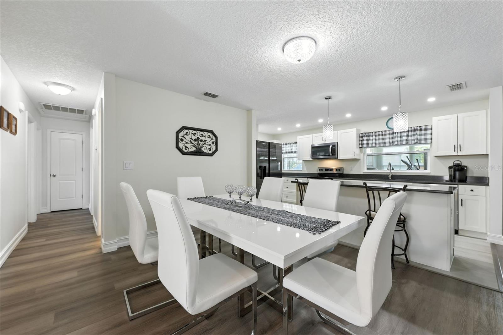 Image 6 of 18 For 322 Double Diamond Drive
