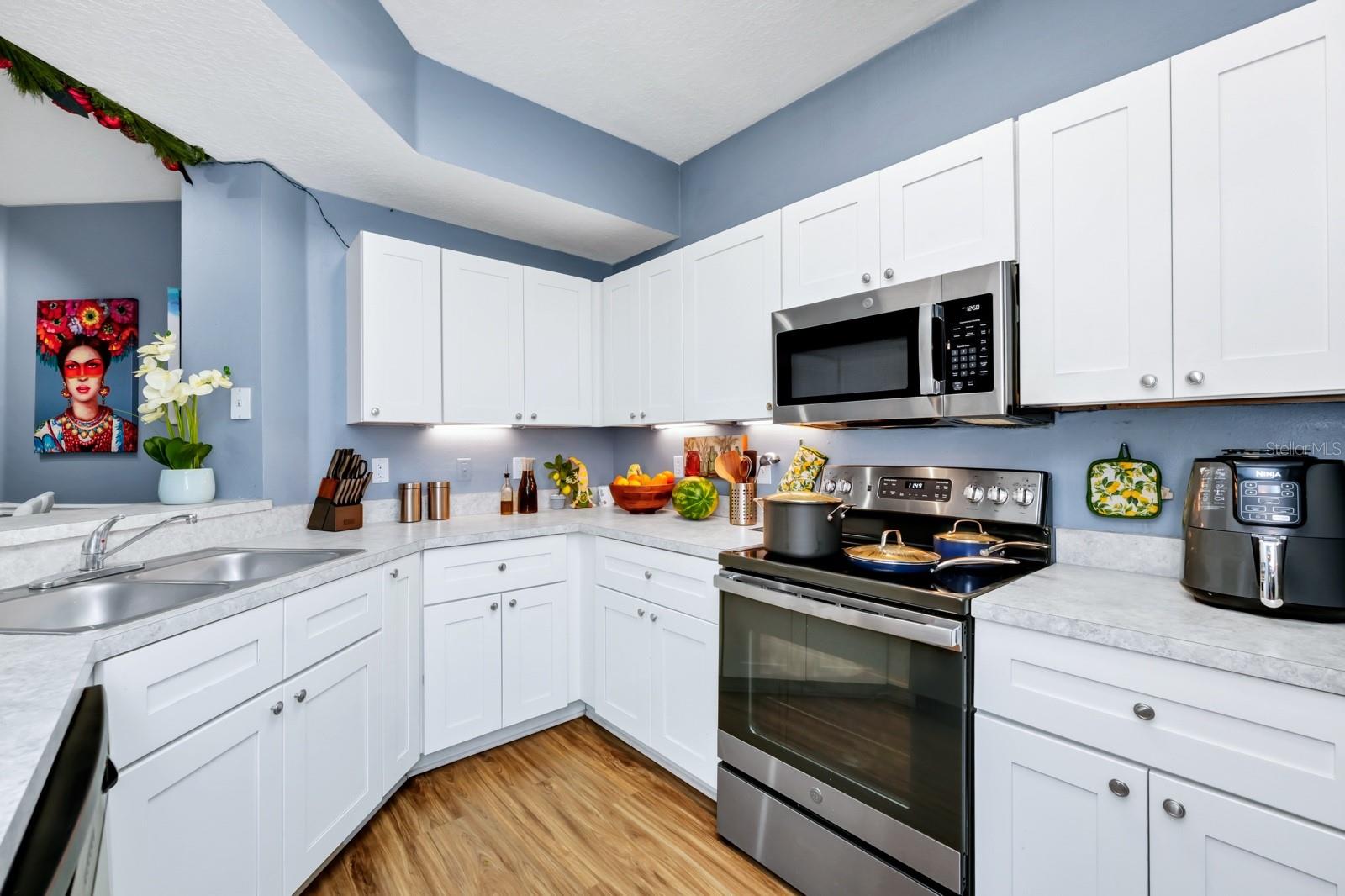 Image 22 of 30 For 5566 Metrowest Boulevard 101