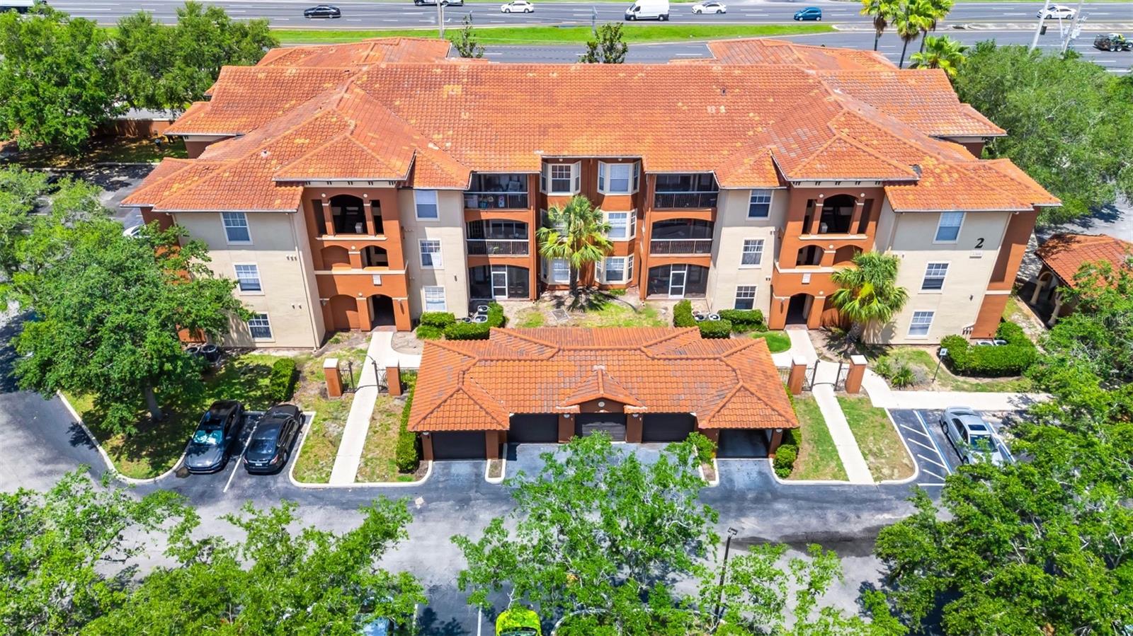 Image 3 of 30 For 5566 Metrowest Boulevard 101