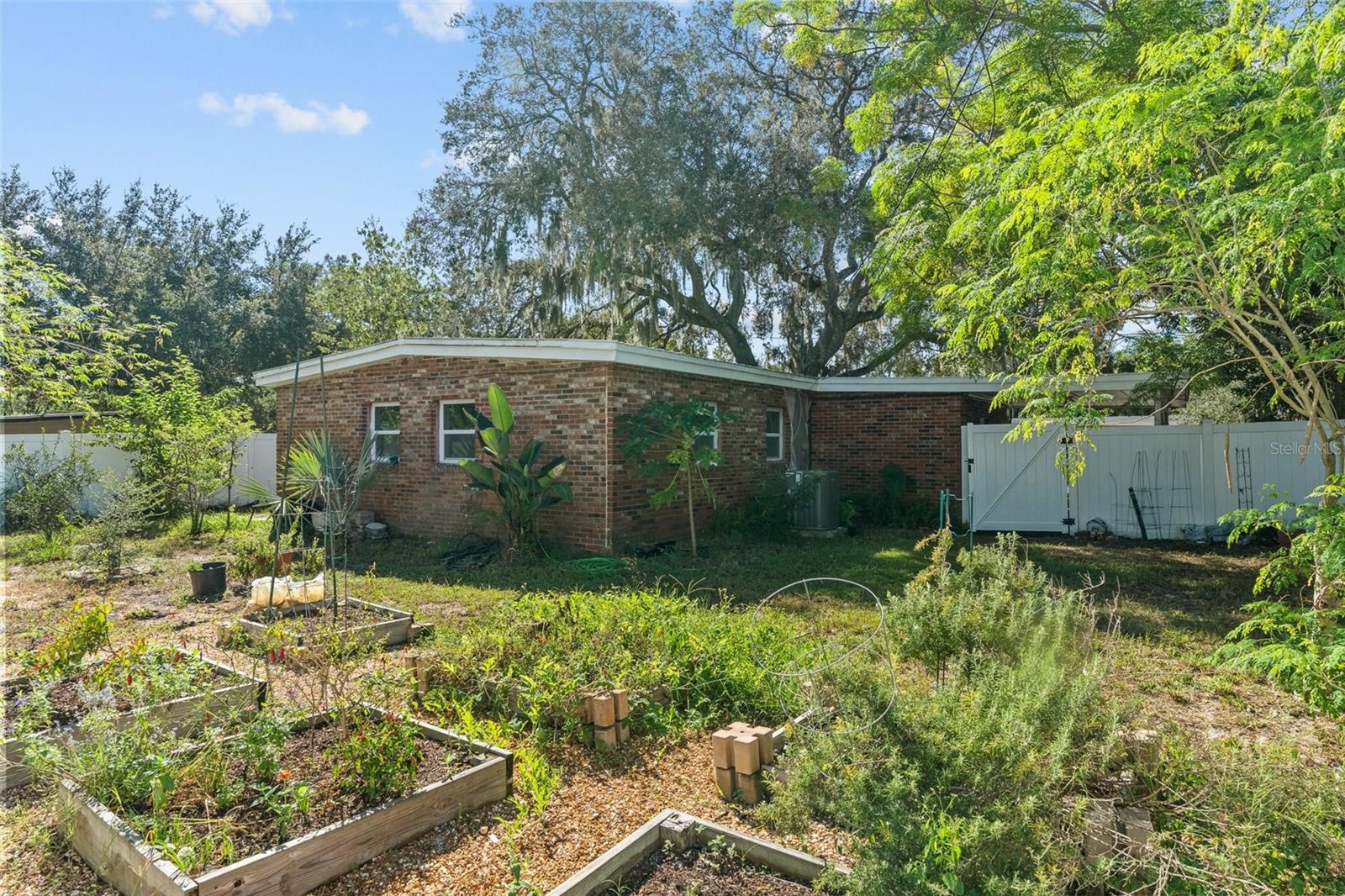 Image 23 of 28 For 481 Hibiscus Road