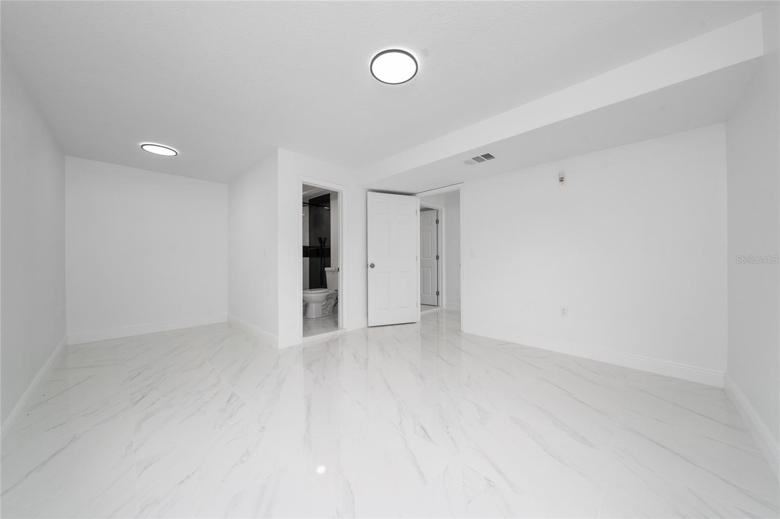 Image 16 of 31 For 5621 Lunsford Drive