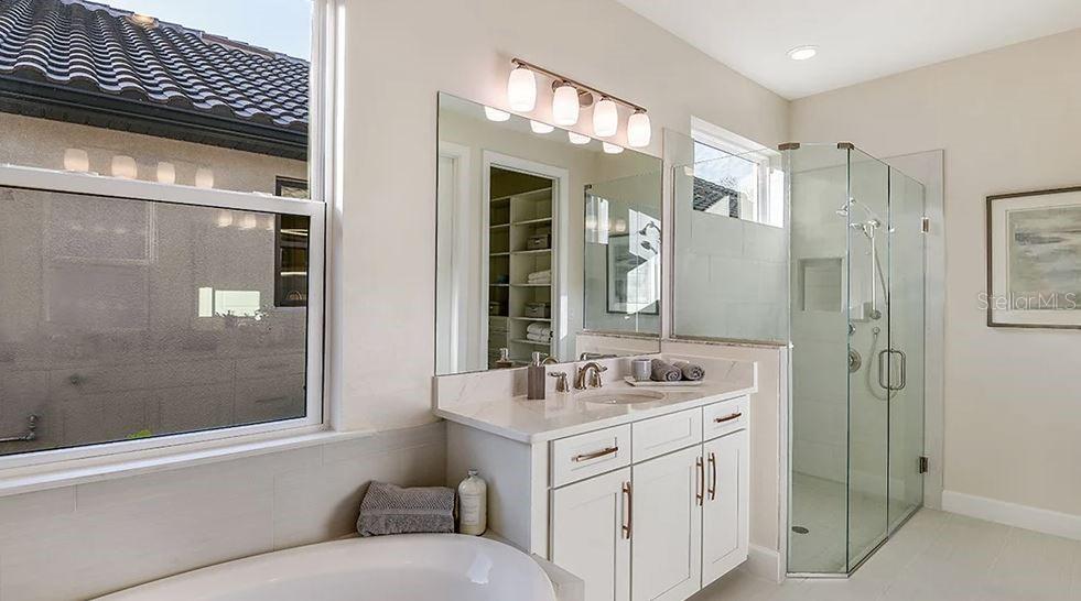 Listing photo id 9 for 869 Arbor Green Trail