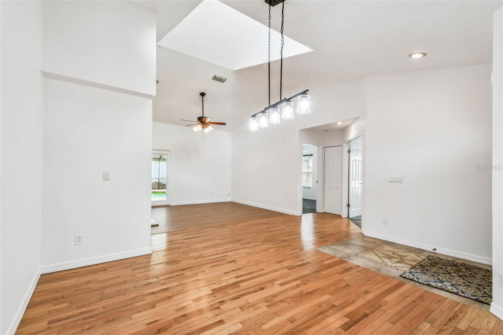 Image 13 of 66 For 811 Bluegrass Lane