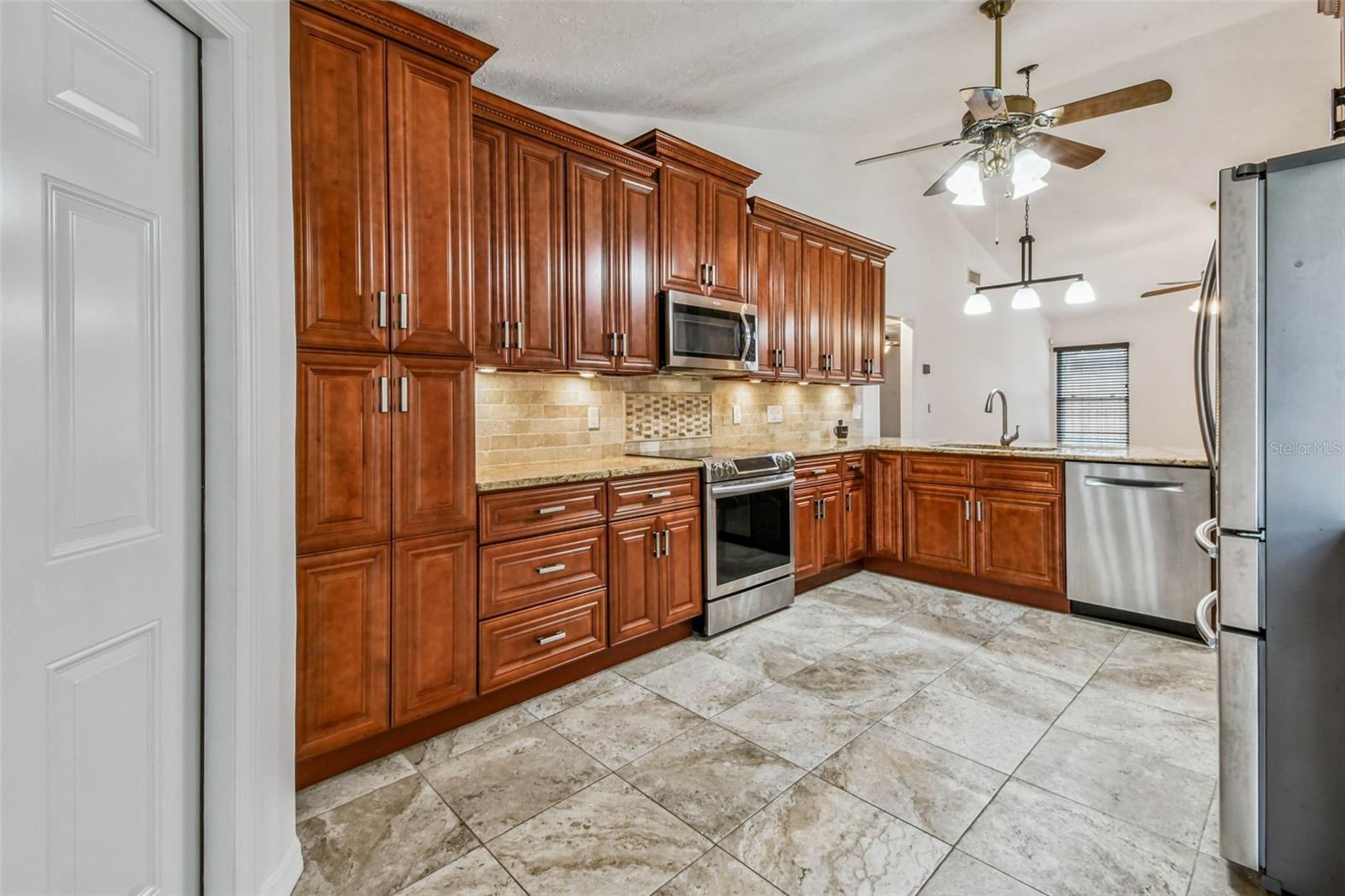 Image 19 of 66 For 811 Bluegrass Lane