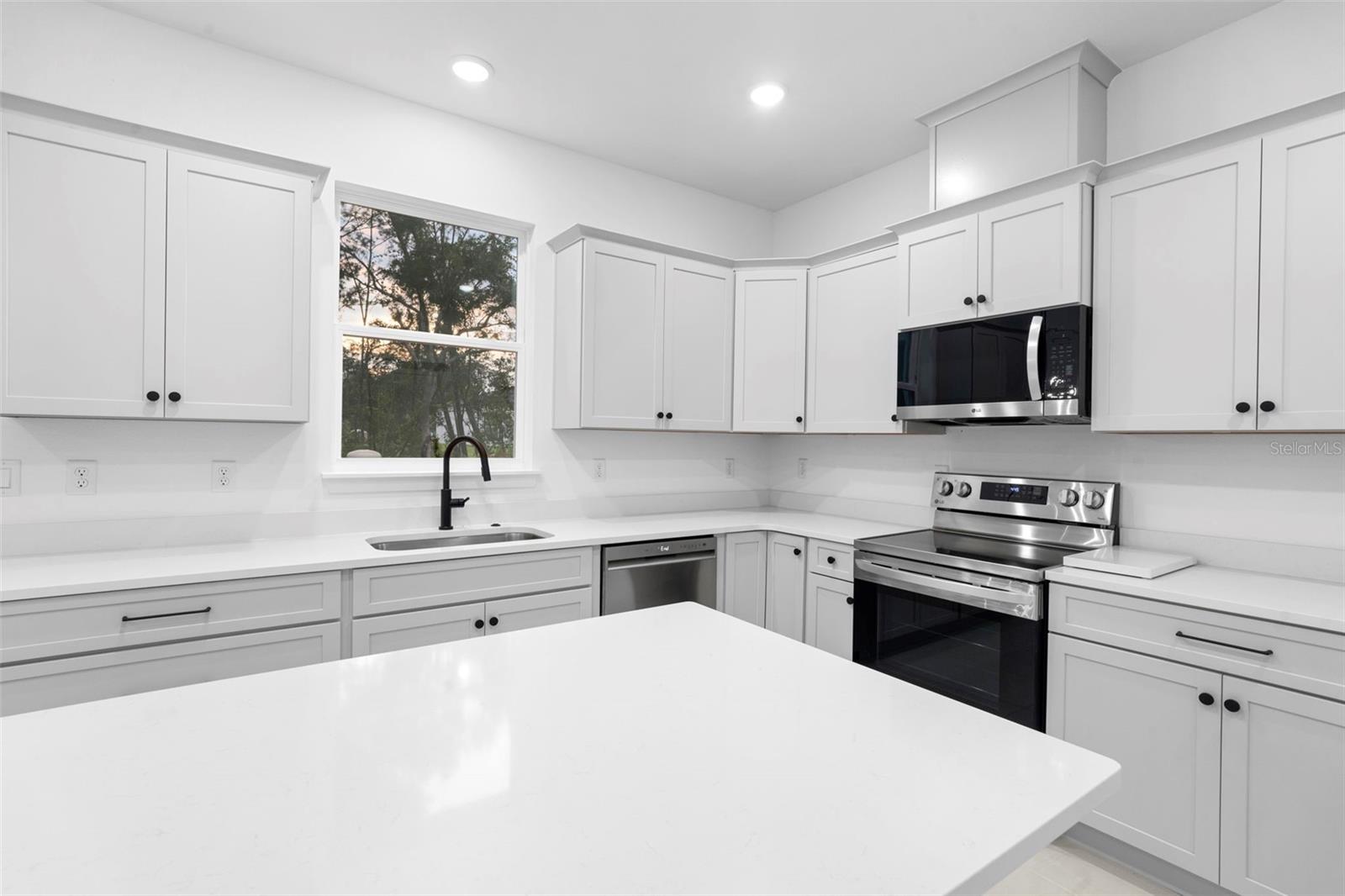 Image 22 of 46 For 894 Pine Avenue