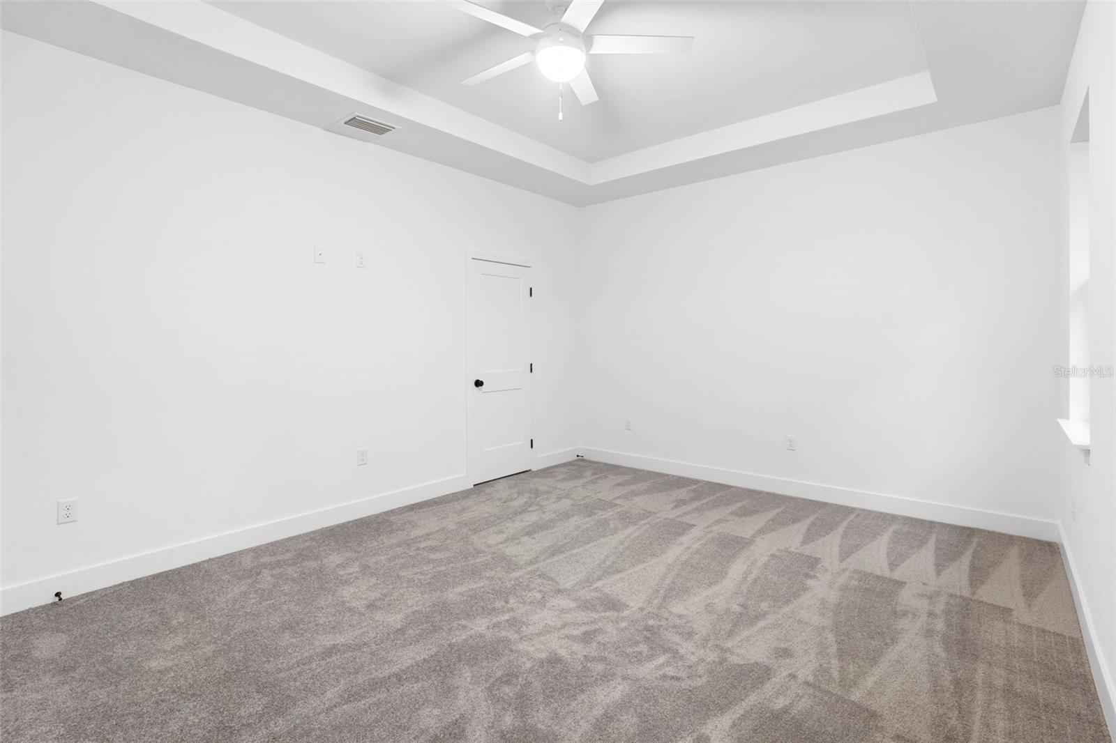 Image 32 of 46 For 894 Pine Avenue