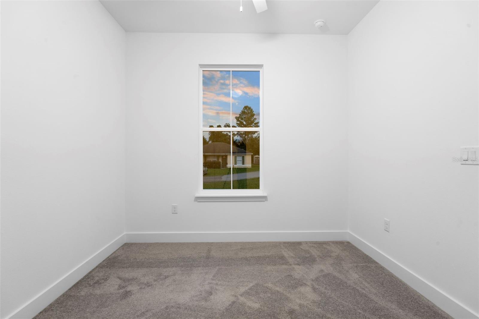 Image 40 of 46 For 894 Pine Avenue