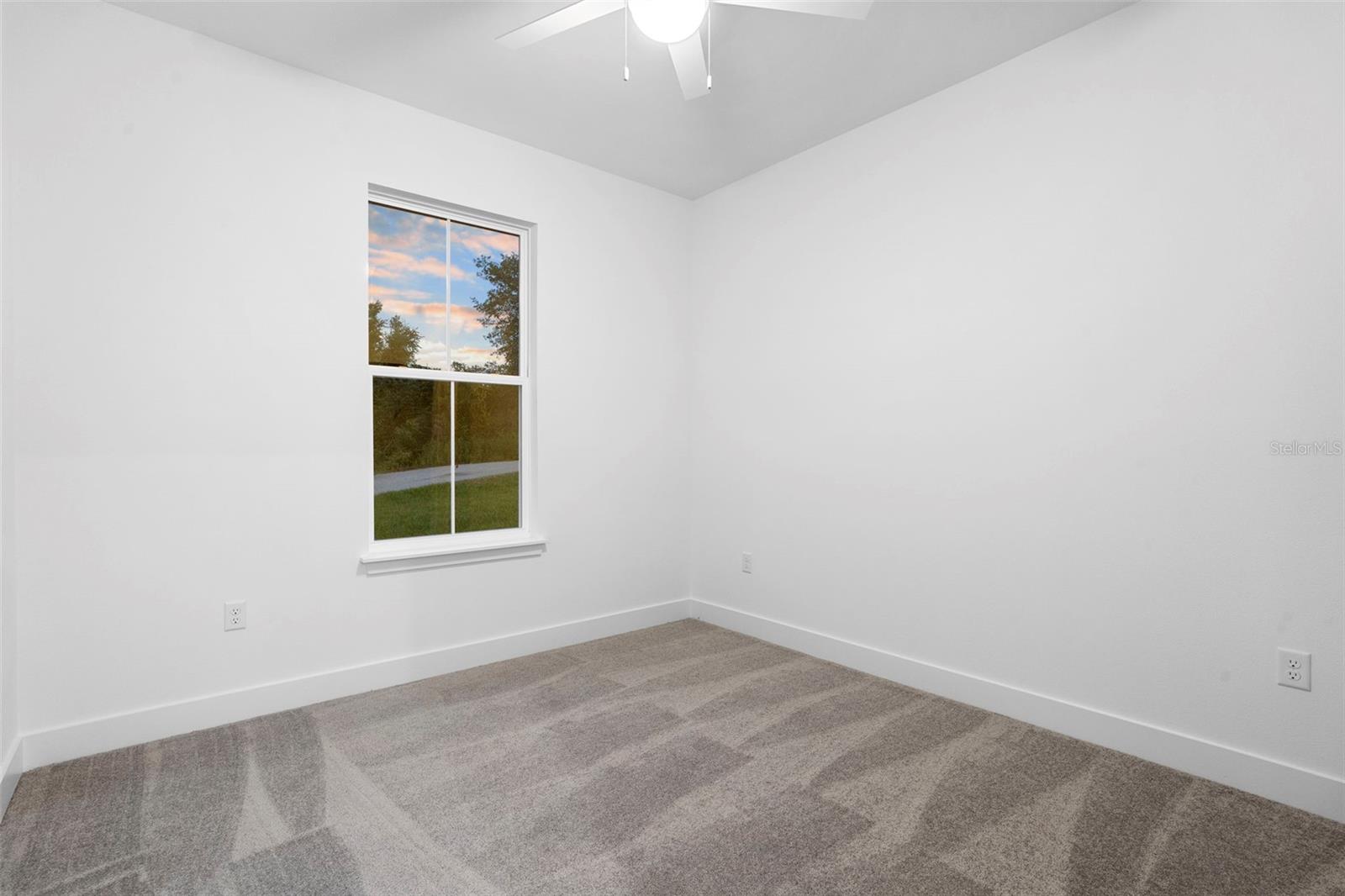 Image 41 of 46 For 894 Pine Avenue