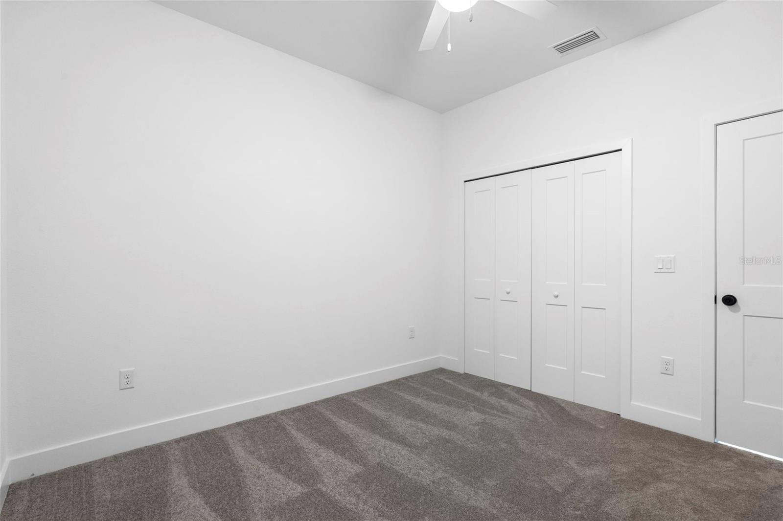 Image 42 of 46 For 894 Pine Avenue