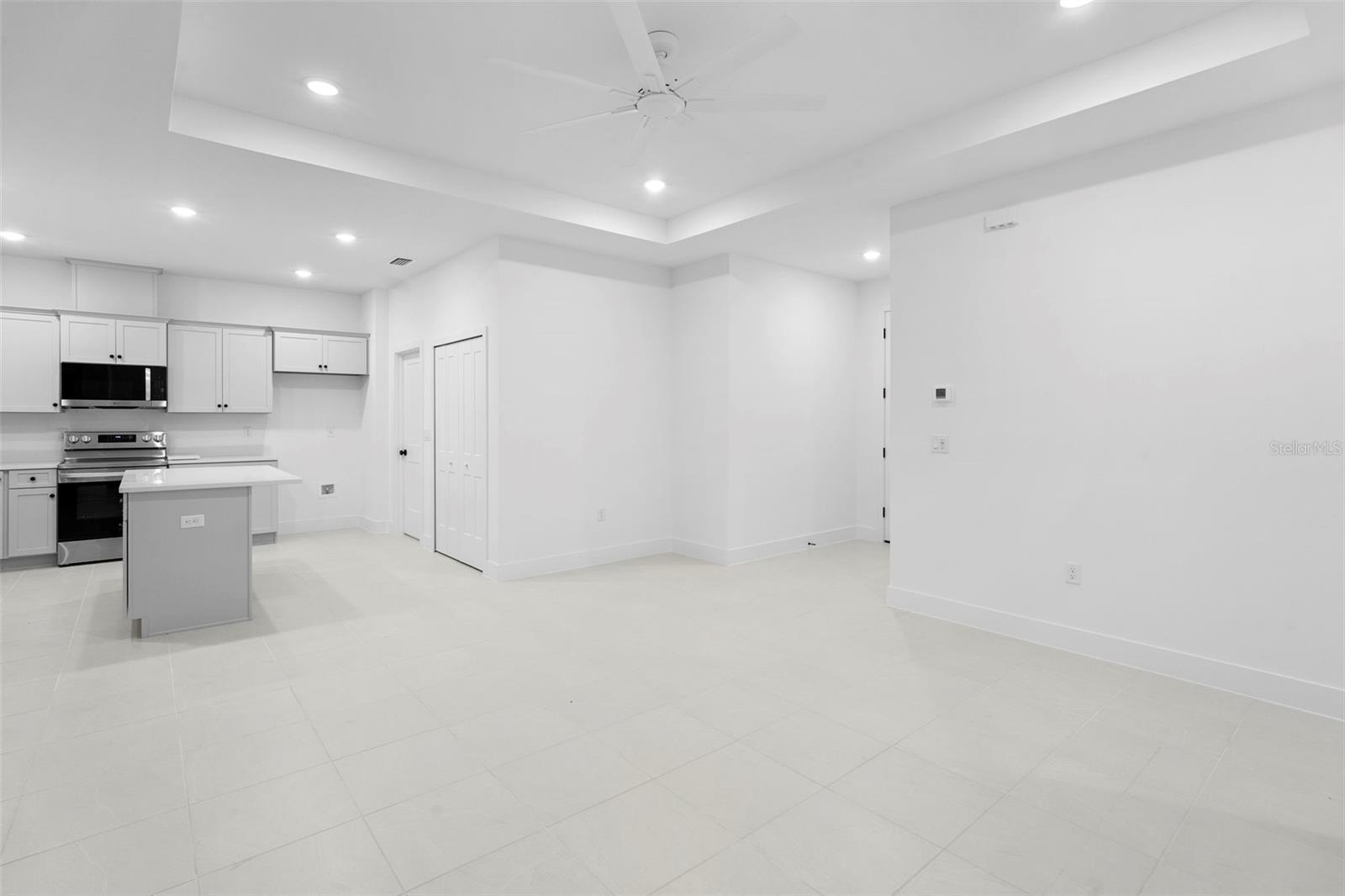Image 45 of 46 For 894 Pine Avenue
