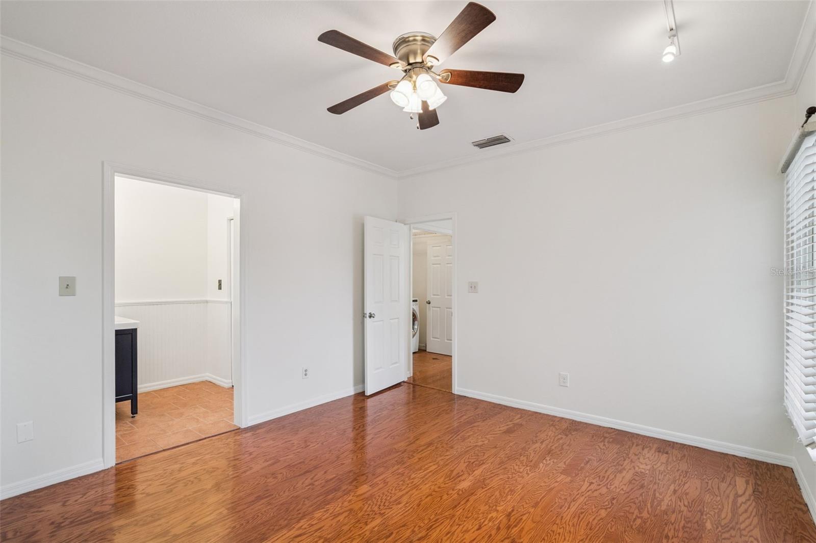 Image 10 of 31 For 619 Broadway Avenue 8