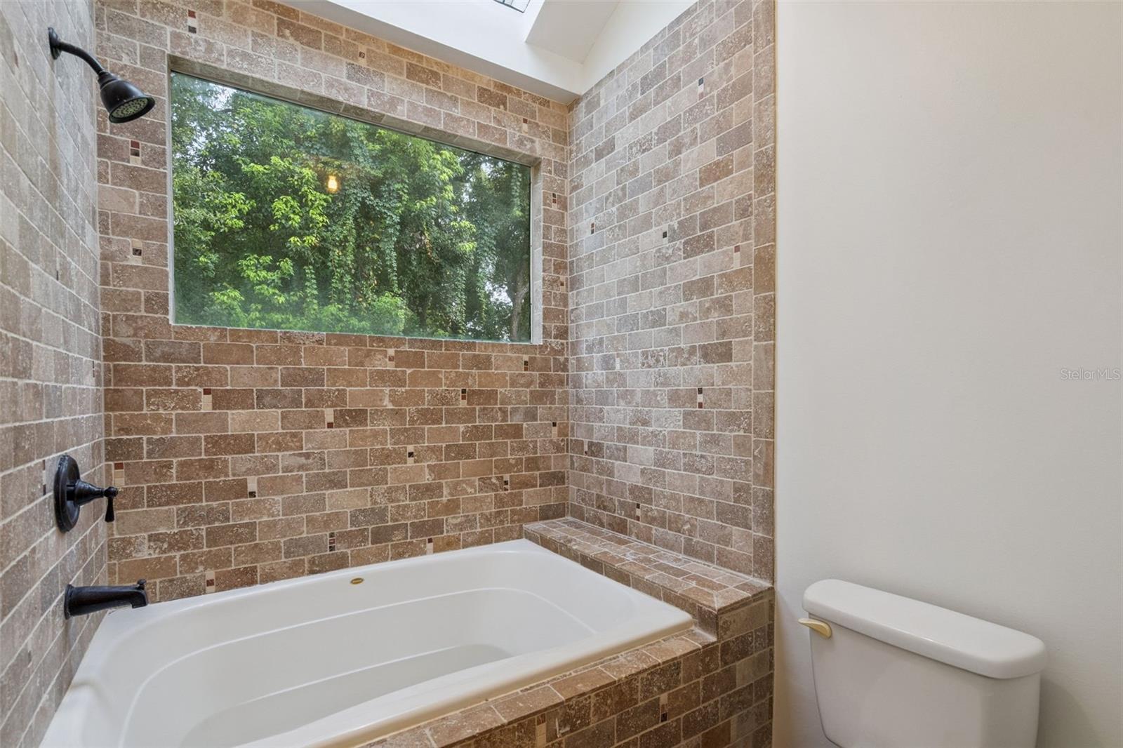Image 11 of 31 For 619 Broadway Avenue 8