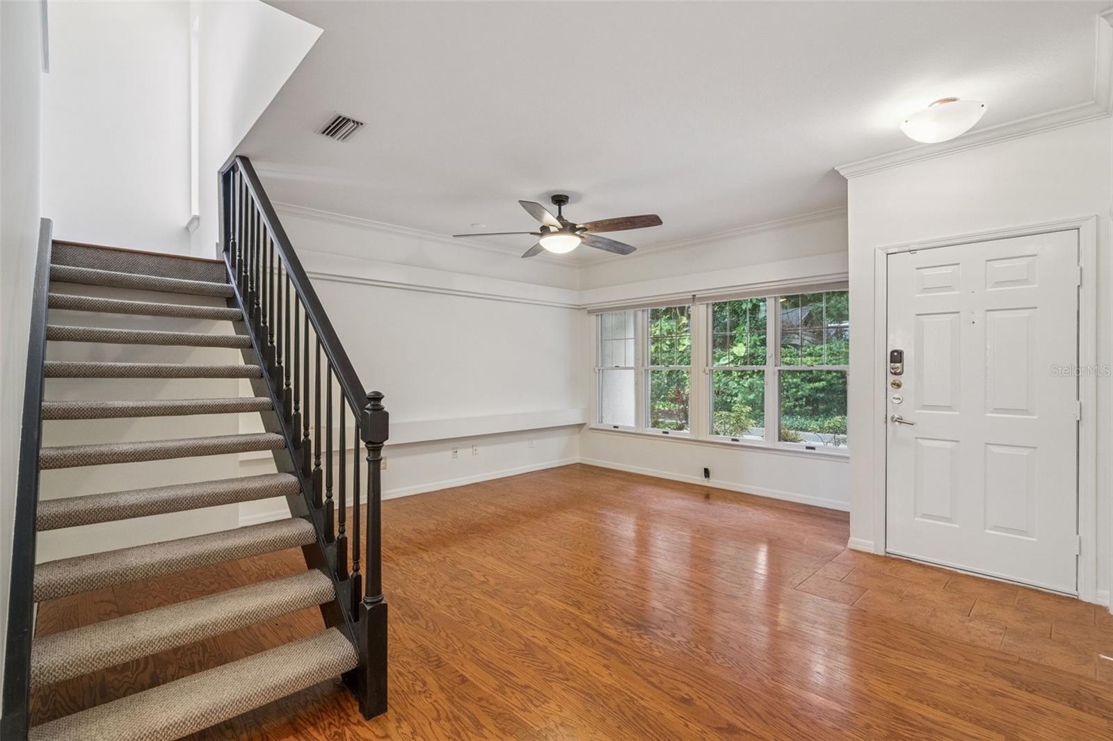 Image 16 of 31 For 619 Broadway Avenue 8