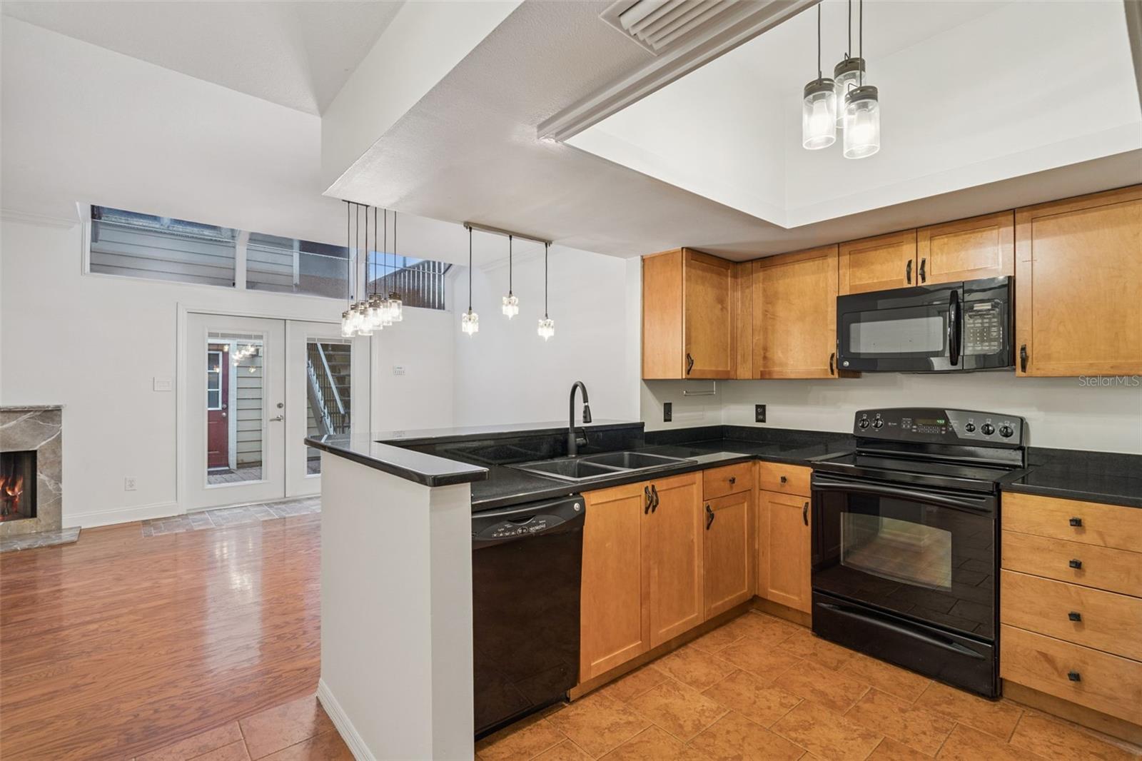 Image 17 of 31 For 619 Broadway Avenue 8