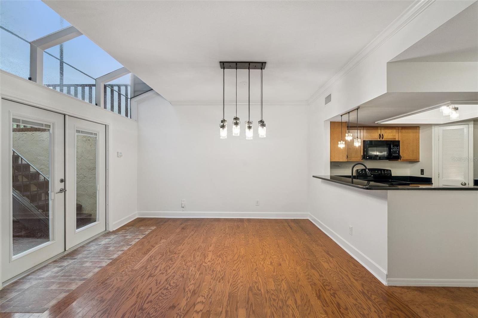 Image 21 of 31 For 619 Broadway Avenue 8