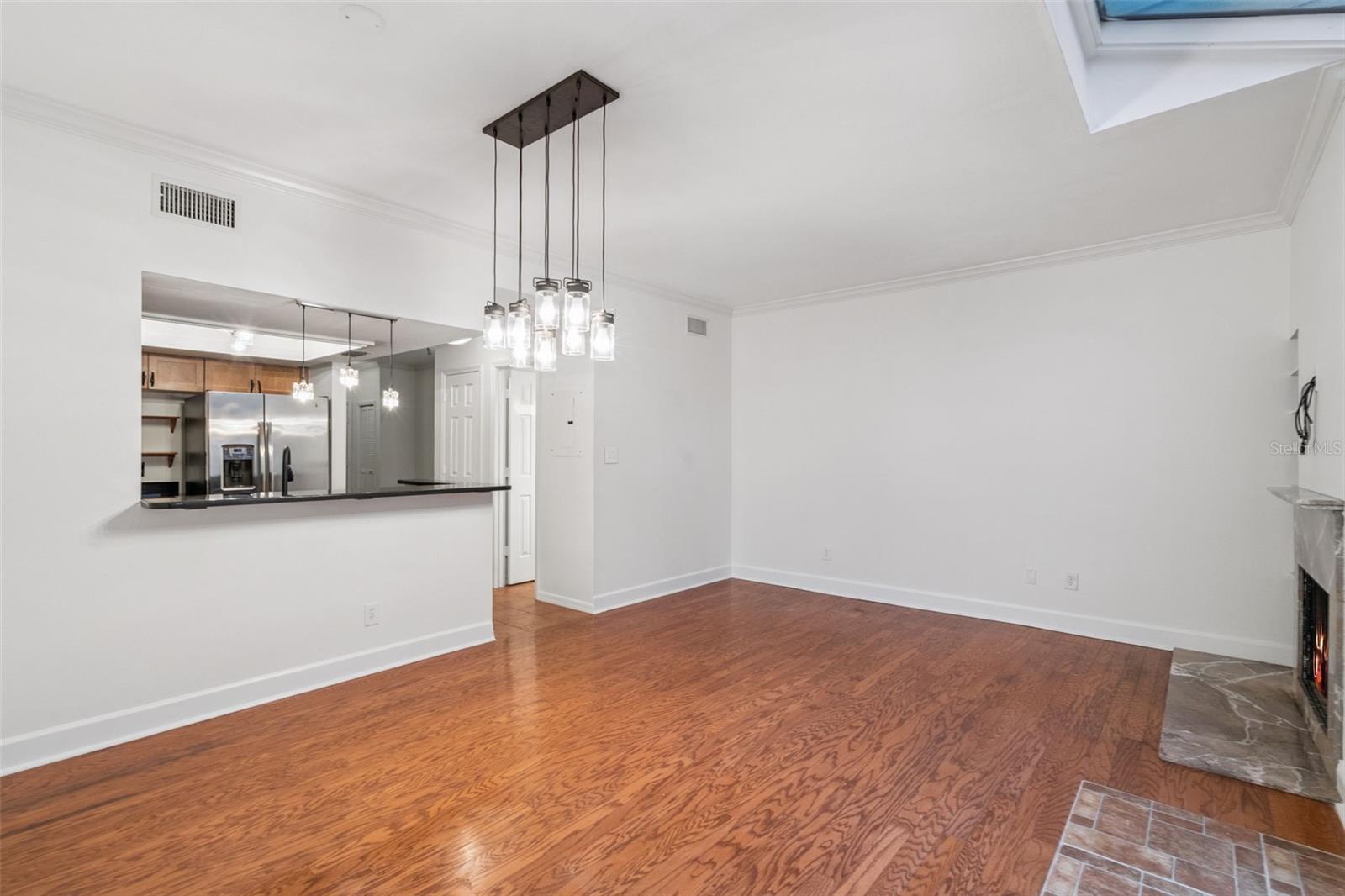 Image 22 of 31 For 619 Broadway Avenue 8