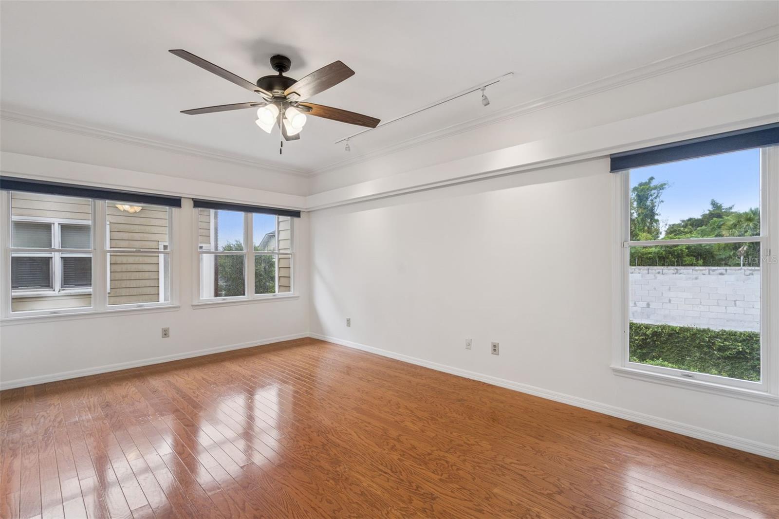 Image 3 of 31 For 619 Broadway Avenue 8