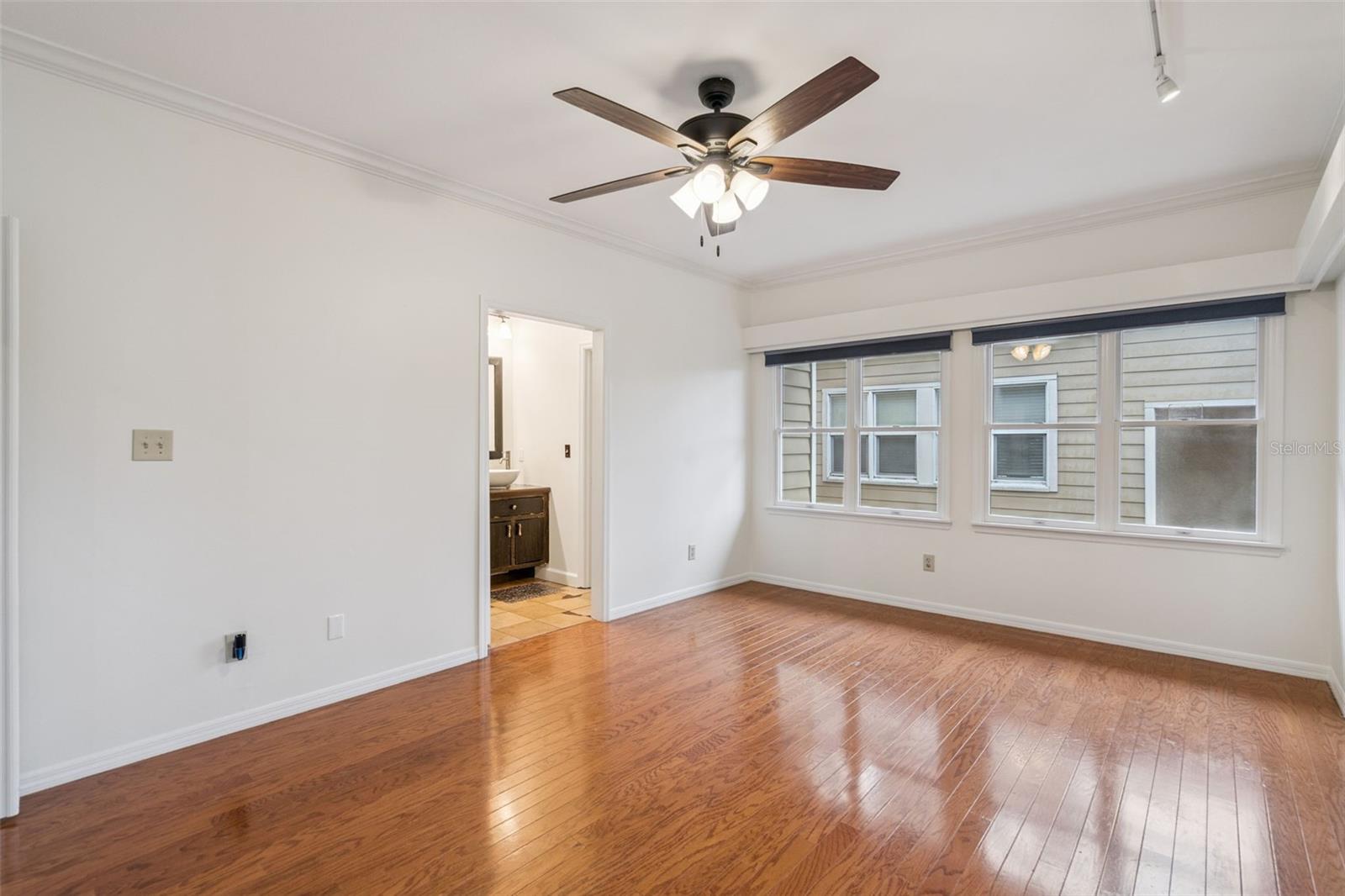 Image 5 of 31 For 619 Broadway Avenue 8